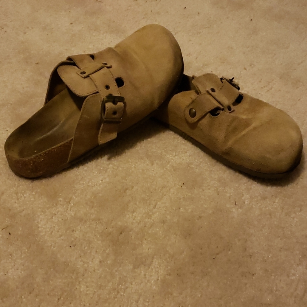 American Eagle clog